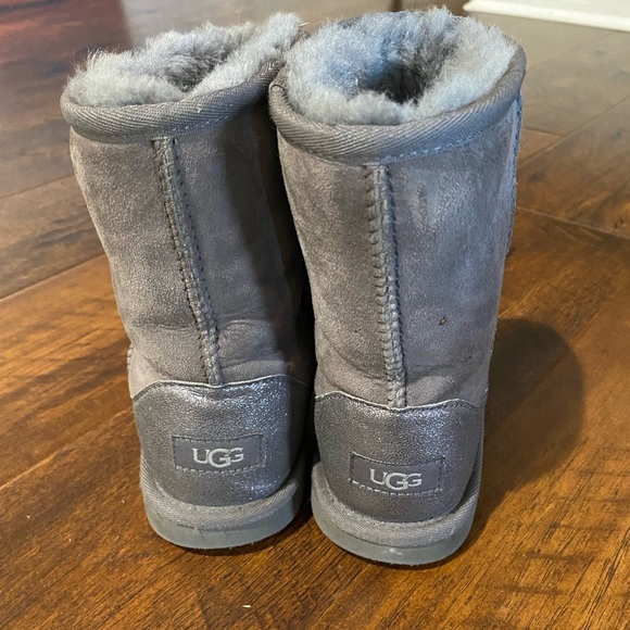 Kids Ugg boots size 4 - Picture 2 of 4